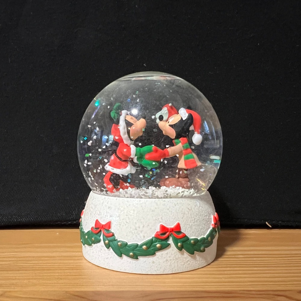 Disney Mickey Minnie Mouse Christmas Snow Globe 2006‎ Hallmark Holiday Decor 4in
